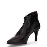 Tronchetto a punta con tacco in pelle nero | Boscaini Scarpe