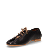 Stringata in pelle nero | Boscaini Scarpe
