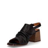 Sandalo con tacco in pelle nero | Boscaini Scarpe