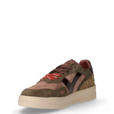 Sneaker in pelle scamosciata con borchie kaki | Boscaini Scarpe