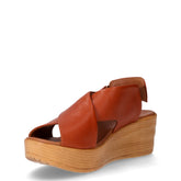 Sandaloin pelle con zeppa cuoio | Boscaini Scarpe