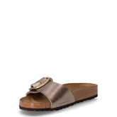 Madrid Big Buckle ciabatta in pelle metallizzata taupe | Boscaini Scarpe