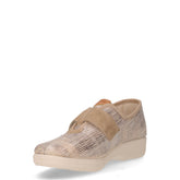 Scarpa chiusa in tessuto con strappo beige | Boscaini Scarpe