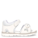 Sandalo in ecopelle con fiore decorativo bianco argento | Boscaini Scarpe